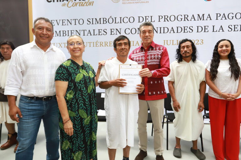 Entrega Rutilio Escandón apoyos del Programa Pagos por Servicios Ambientales en la Selva Lacandona