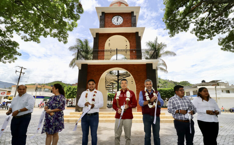 En Bochil, Rutilio Escandón inaugura rehabilitación integral del Parque Público del Barrio Centro