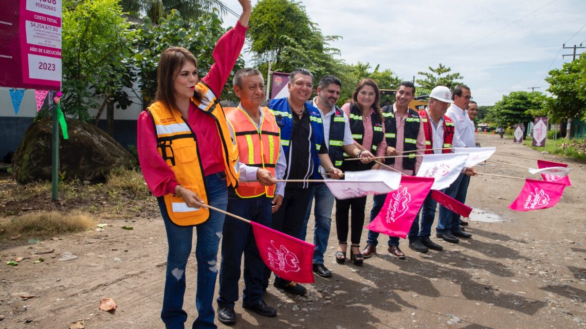 ROSY URBINA PONE EN MARCHA NUEVAS OBRAS DE PAVIMENTACIÓN DE CALLES EN LOS EJIDOS ÁLVARO OBREGÓN Y MORELOS