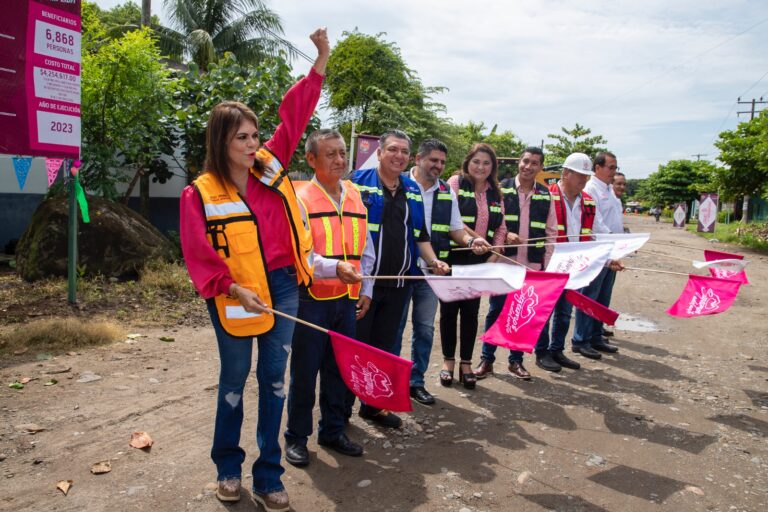 ROSY URBINA PONE EN MARCHA NUEVAS OBRAS DE PAVIMENTACIÓN DE CALLES EN LOS EJIDOS ÁLVARO OBREGÓN Y MORELOS