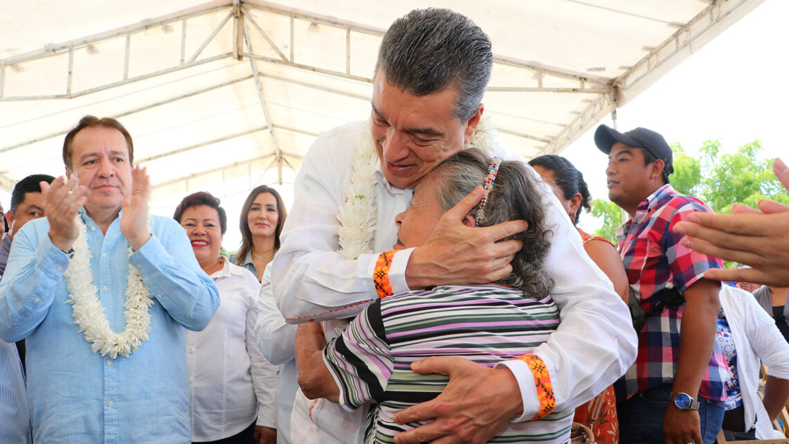 Inaugura Rutilio Escandón área de especialidad en hemodiálisis del Hospital General Bicentenario de Villaflores