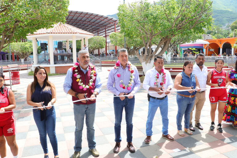 Rutilio Escandón beneficia a habitantes de Chicoasén con la inauguración del Parque Central