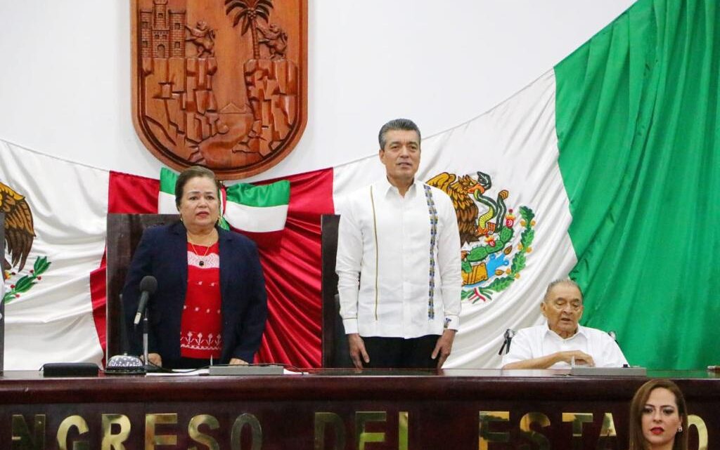 Gobernador Rutilio Escandón Cadenas impone medalla “Rosario Castellanos” al Dr. Roberto Gómez Alfaro