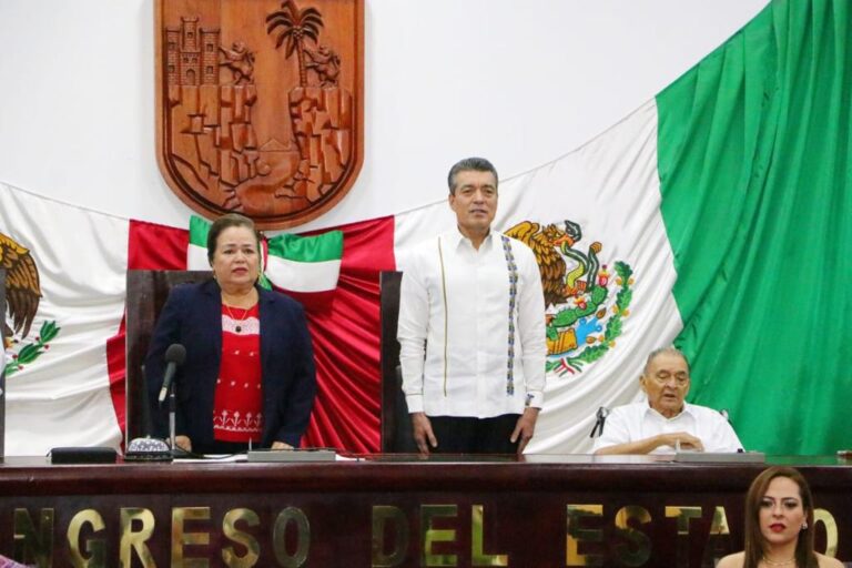 Gobernador Rutilio Escandón Cadenas impone medalla “Rosario Castellanos” al Dr. Roberto Gómez Alfaro