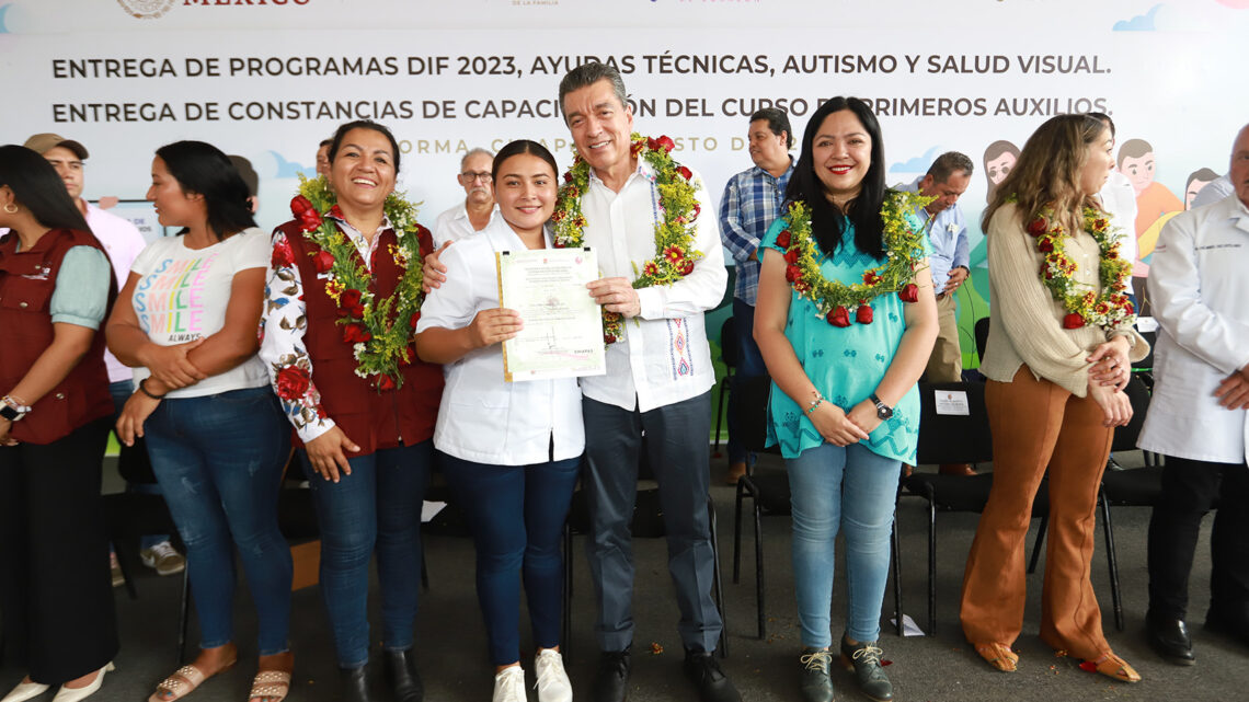 En Reforma, Rutilio Escandón inicia entrega de ayudas técnicas, auxiliares auditivos y prótesis