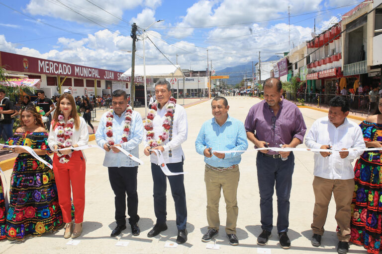 Rutilio Escandón inauguró Avenida Francisco Sarabia y entregó 60 escrituras públicas en Mapastepec