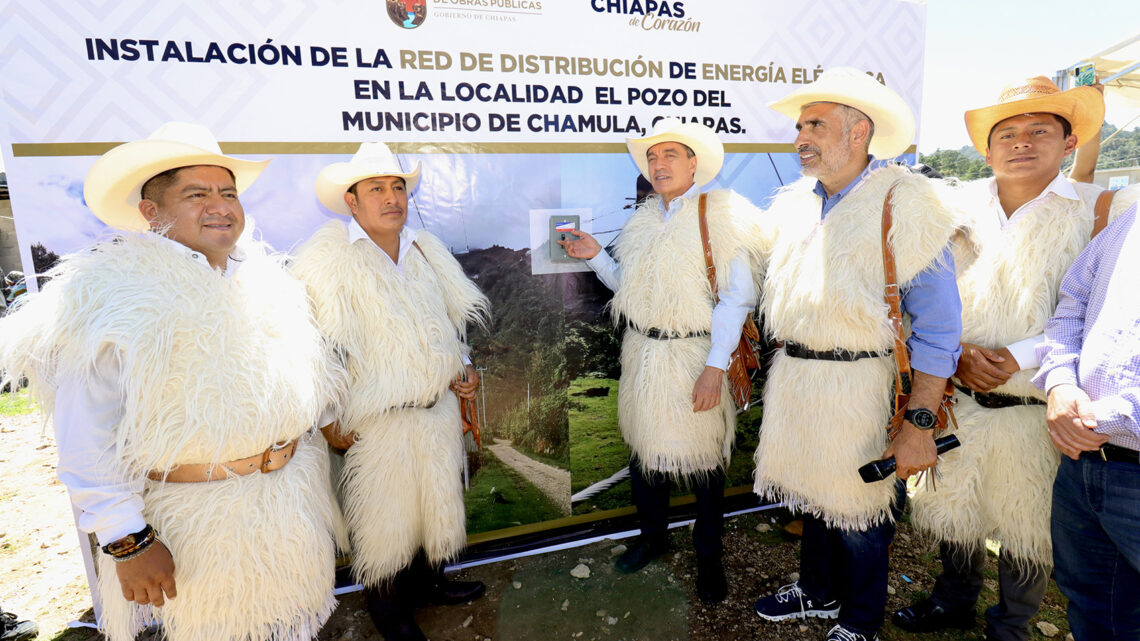 En Chamula, inaugura Rutilio Escandón instalación de red de distribución de energía eléctrica en la localidad El Pozo