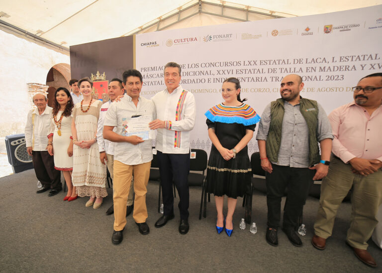 En Chiapa de Corzo, Rutilio Escandón encabeza premiación de concursos estatales de piezas artesanales