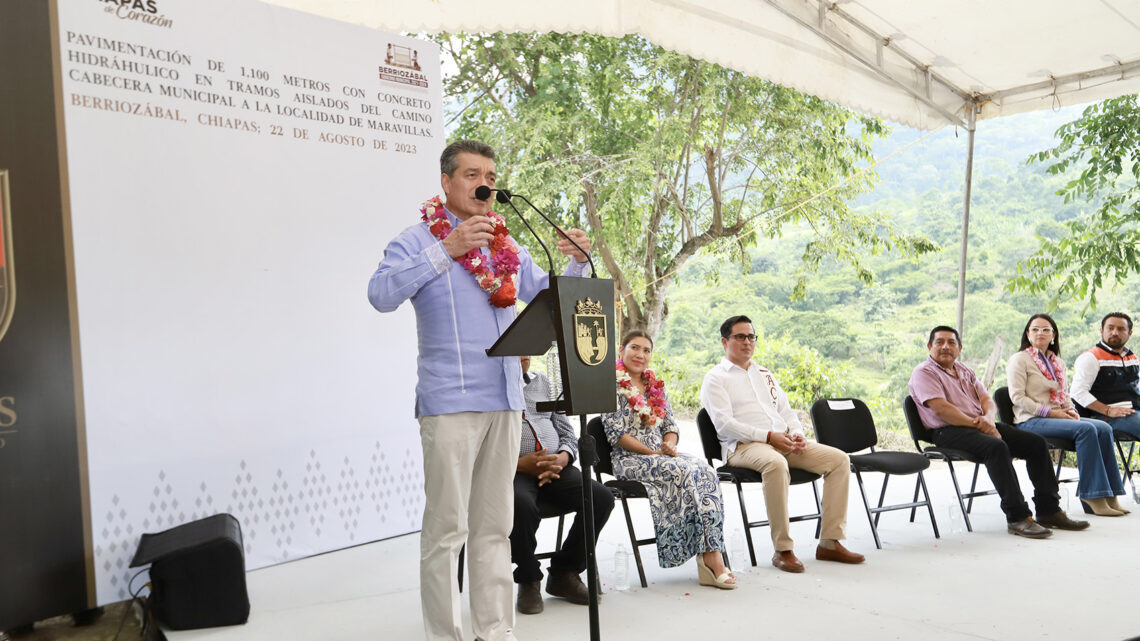 En Berriozábal, Rutilio Escandón inaugura la pavimentación de la entrada a la localidad Las Maravillas