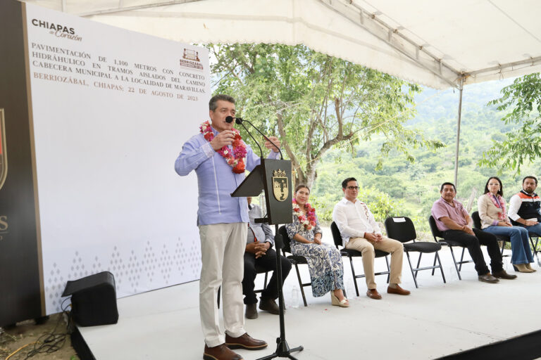 En Berriozábal, Rutilio Escandón inaugura la pavimentación de la entrada a la localidad Las Maravillas