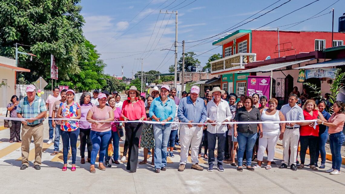 ROSY URBINA ENTREGA CALLE DE PAVIMENTACIÓN MIXTA EN COLONIA PINTORESCO