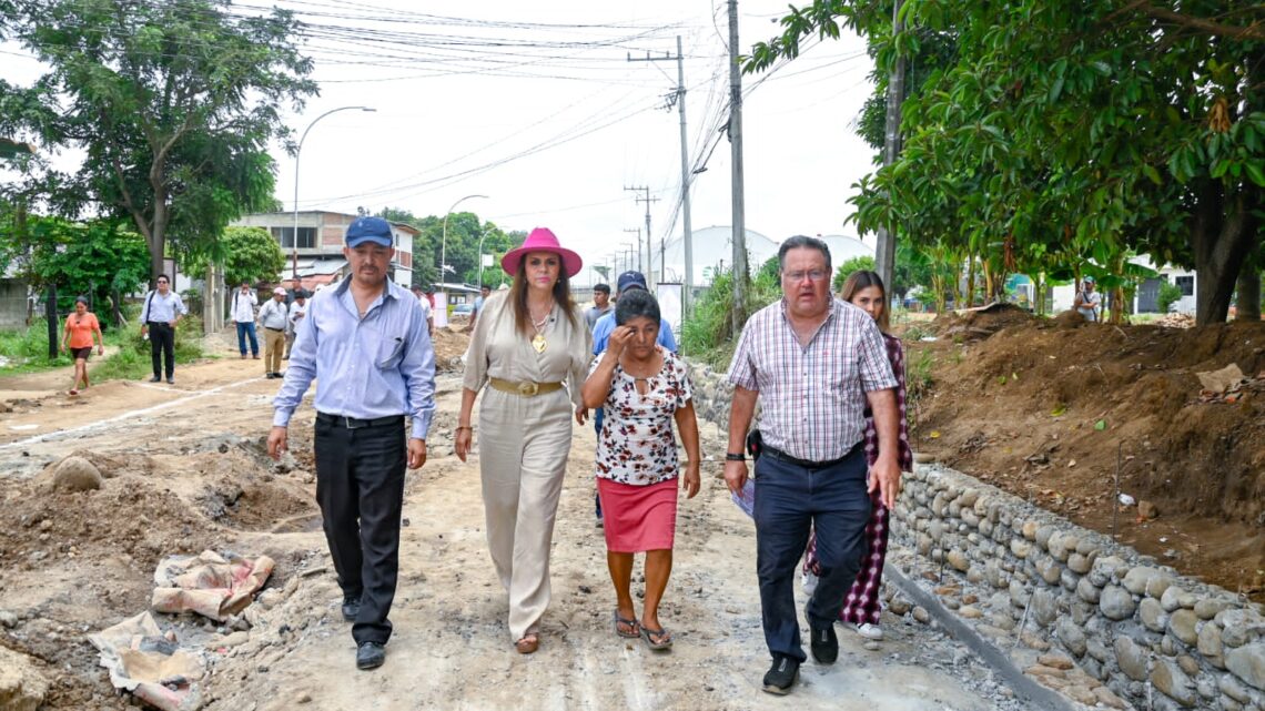 SUPERVISA ROSY URBINA AVANCE DE OBRA EN RAYMUNDO ENRÍQUEZ