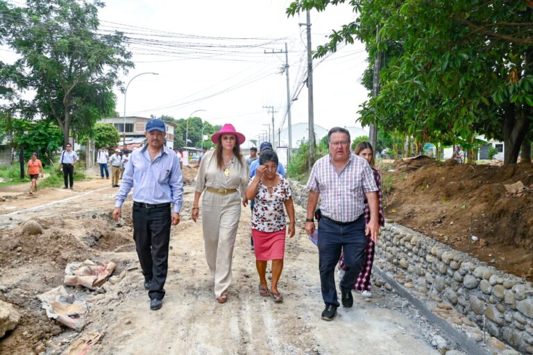 SUPERVISA ROSY URBINA AVANCE DE OBRA EN RAYMUNDO ENRÍQUEZ