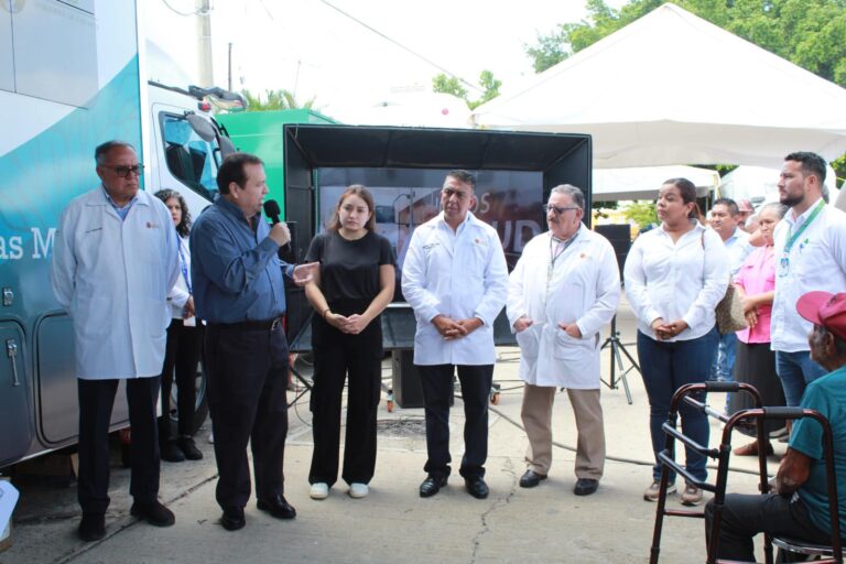 Mariano Rosales dio el arranque a la Caravana de la Salud