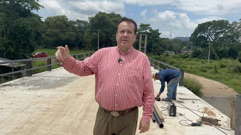 Mariano Rosales supervisa quinto puente en “El Vergel”