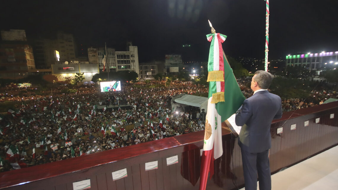 Miles de chiapanecas y chiapanecos acompañan a Rutilio Escandón para conmemorar el Grito de Independencia