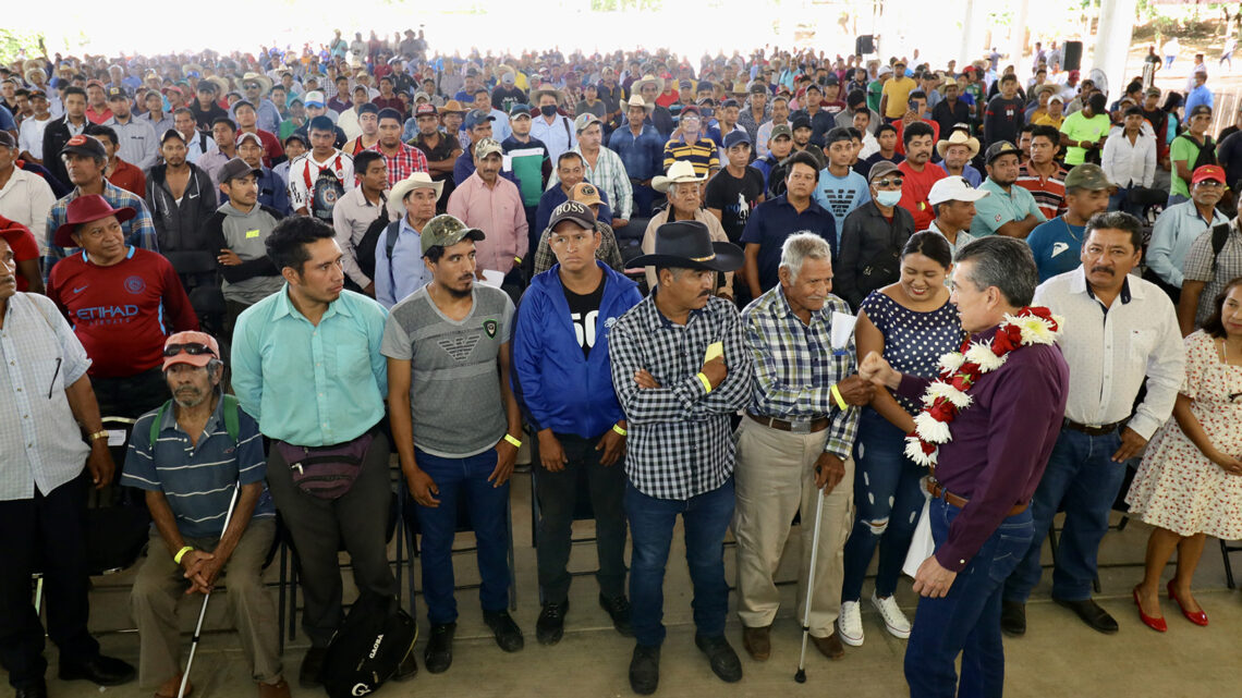 Encabeza Rutilio Escandón entrega de insumos agrícolas para la siembra de frijol en Villa Corzo