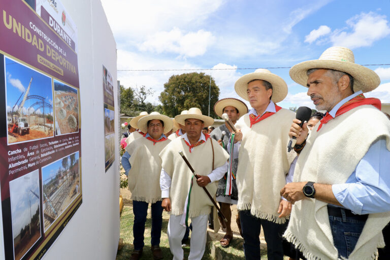 Inaugura Rutilio Escandón Unidad Deportiva del municipio de Chanal