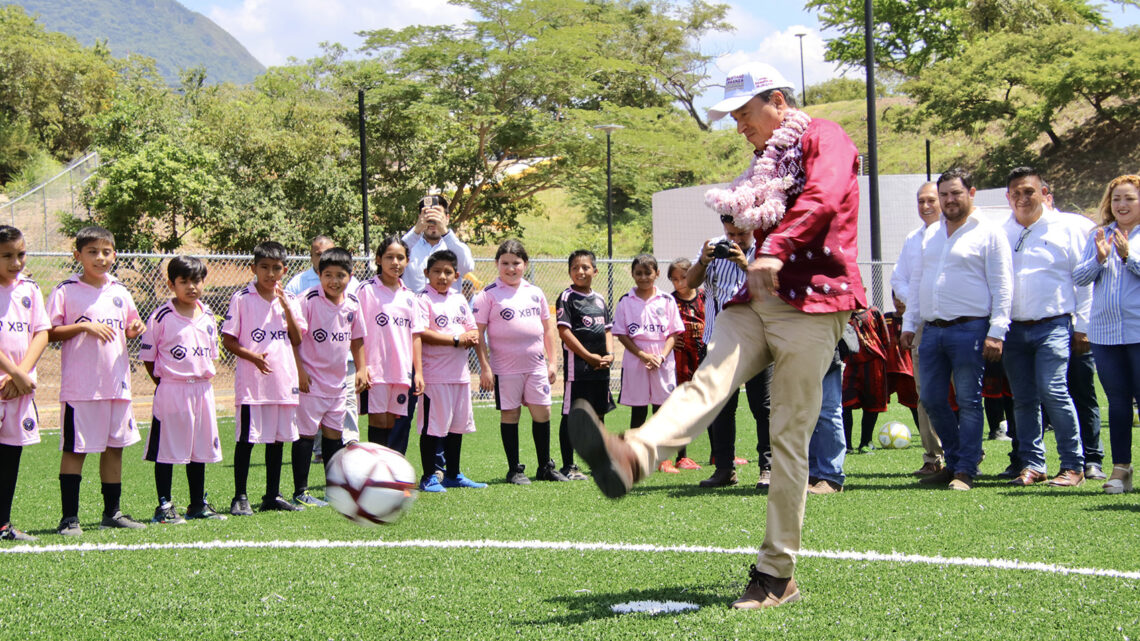 Rutilio Escandón inaugura construcción de Unidad Deportiva en Venustiano Carranza; cumple demanda añeja