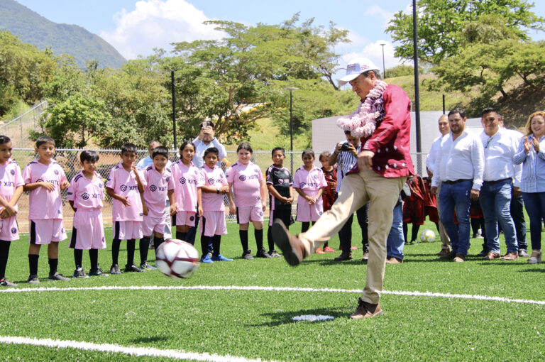 Rutilio Escandón inaugura construcción de Unidad Deportiva en Venustiano Carranza; cumple demanda añeja