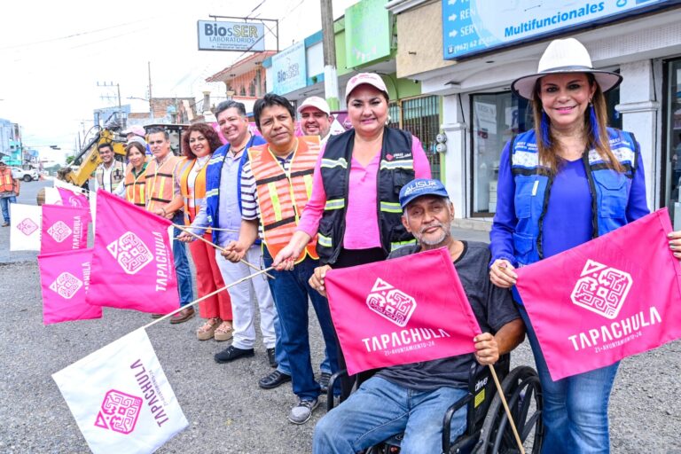 ROSY URBINA DA BANDERAZO DE OBRA INTEGRAL DE PAVIMENTACIÓN HIDRÁULICA, AGUA, DRENAJE Y ALUMBRADO EN EL CENTRO DE TAPACHULA