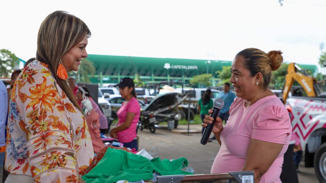 ROSY URBINA, ENTREGA APOYOS A MUJERES BENEFICIARIAS DEL PROYECTO “SEMILLA”.