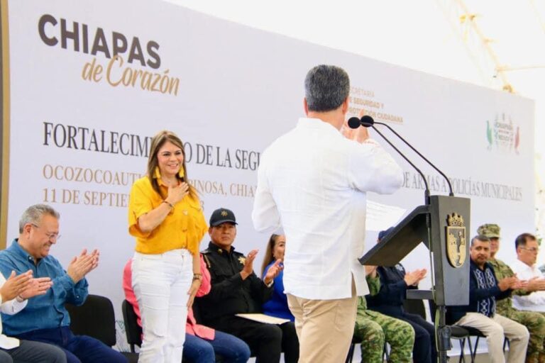 Entrega Rutilio Escandón vehículos, equipamiento, uniformes e incentivos a elementos de la SSyPC