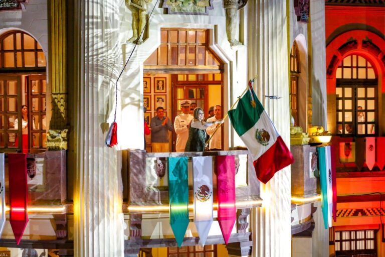 ANTE MILES DE PERSONAS, LA PRESIDENTA DE TAPACHULA ROSA IRENE URBINA CASTAÑEDA, ENCABEZÓ CEREMONIA DEL “GRITO DE INDEPENDENCIA”