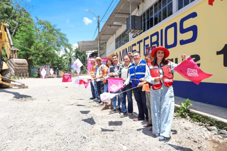 INICIA ROSY URBINA CONSTRUCCIÓN DE CALLES EN COLONIA CAMPESTRE