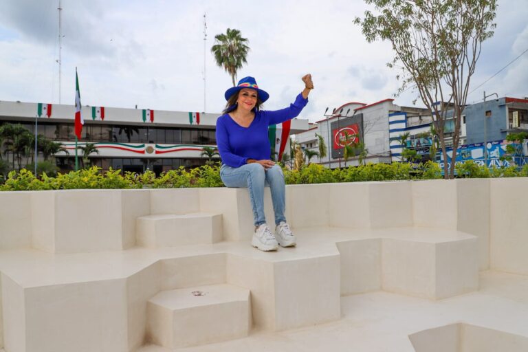 ROSY URBINA SUPERVISA AVANCE DE LA OBRA DE REHABILITACIÓN DEL PARQUE CENTRAL DE TAPACHULA