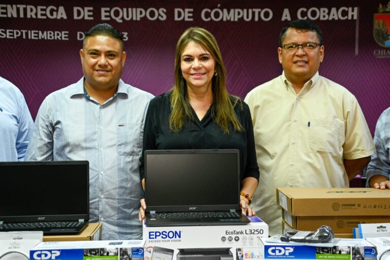 AYUNTAMIENTO DE TAPACHULA ENTREGA EQUIPO PARA UNIVERSIDAD VIRTUAL DE LA UNACH EN PAVENCUL