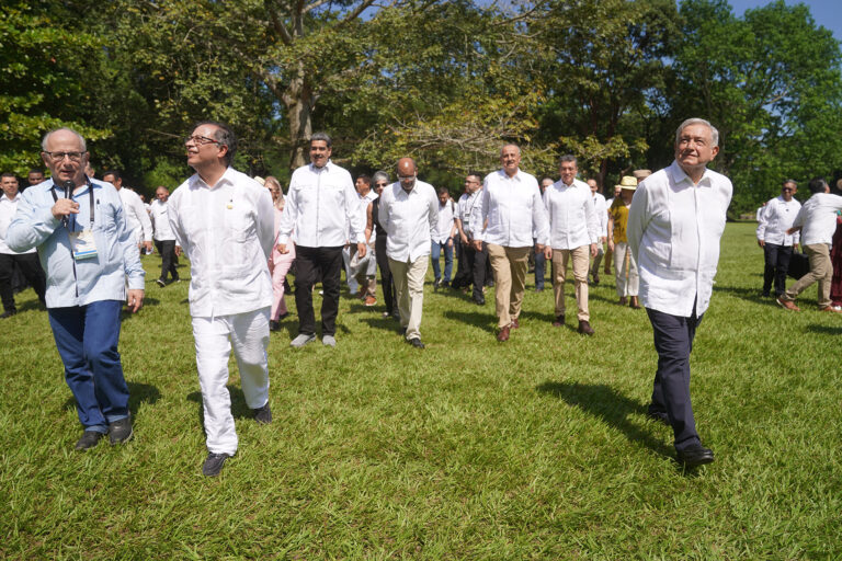 En Palenque, acude Rutilio Escandón a Cumbre “Por una Vecindad Fraterna y con Bienestar”, convocada por AMLO