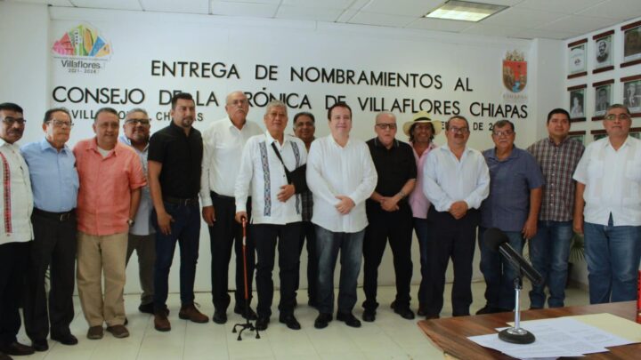 En Villaflores Mariano Rosales toma protesta a la Asociación de Cronistas