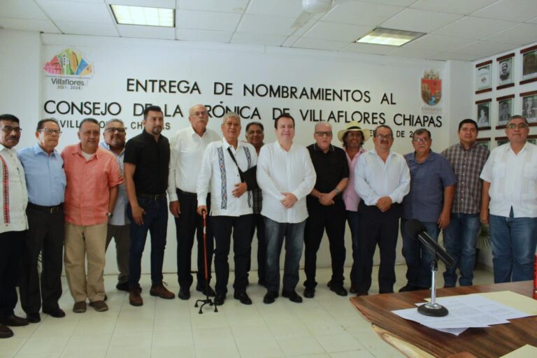 En Villaflores Mariano Rosales toma protesta a la Asociación de Cronistas