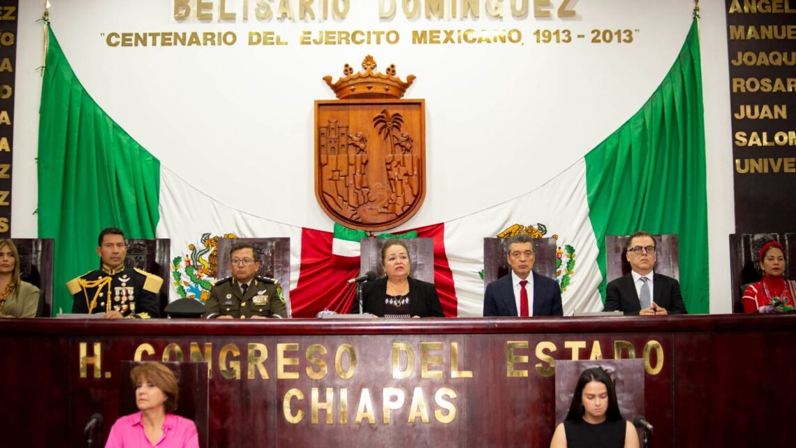 Gobernador Rutilio Escandón Cadenas devela letras doradas en conmemoración del Bicentenario del Heroico Colegio Militar