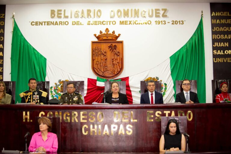 Gobernador Rutilio Escandón Cadenas devela letras doradas en conmemoración del Bicentenario del Heroico Colegio Militar