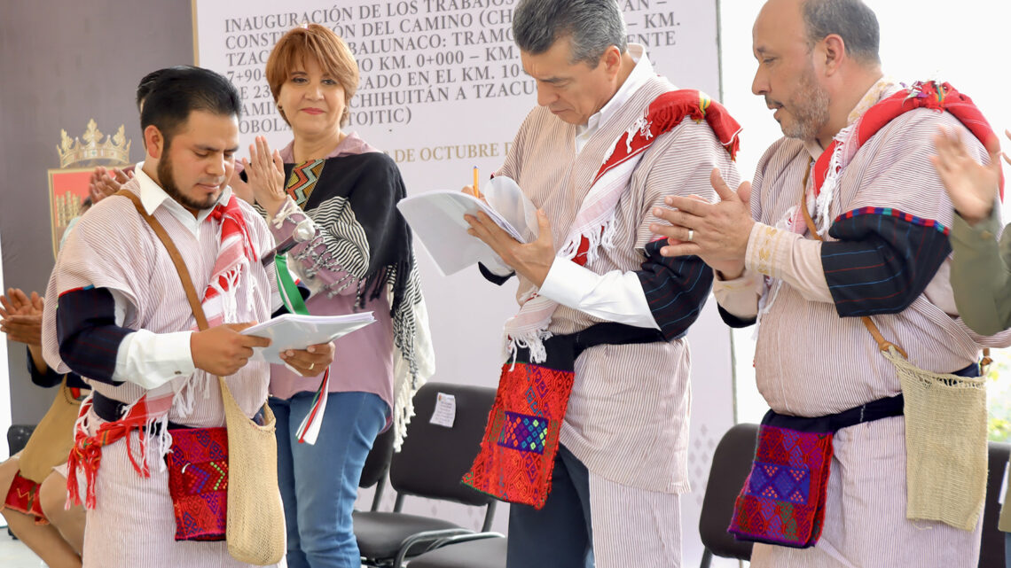 En Chalchihuitán, Rutilio Escandón inaugura camino Tzacucum-Balunaco y puente Tzacucum-Lobolaltik