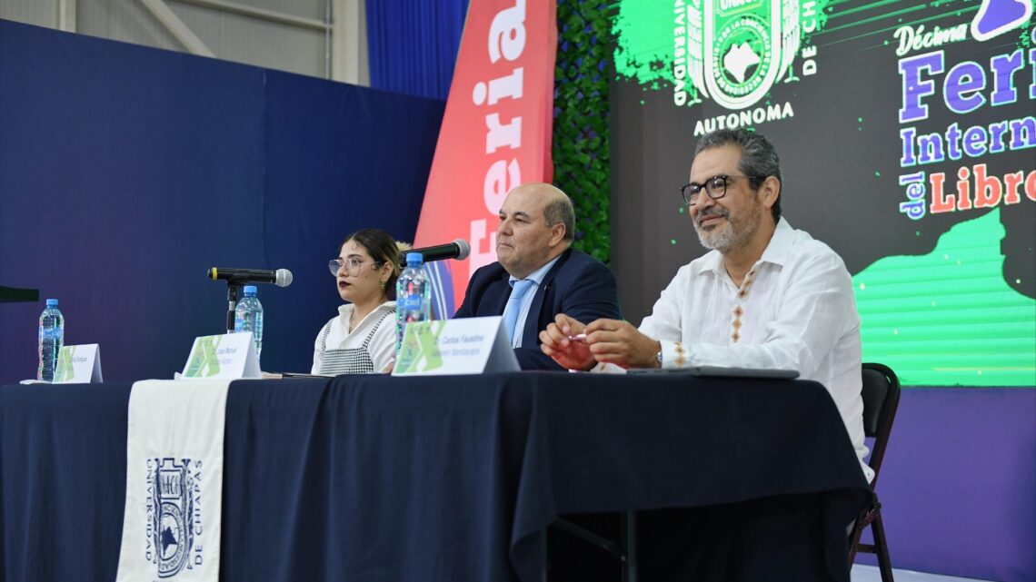 Presentan en la FIL UNACH el libro “La quimera de la predeterminación legal del juez cuando se trata de aforados”