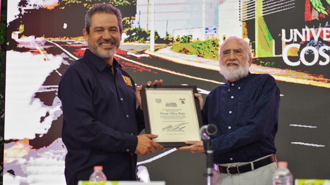 Rinden homenaje al poeta Oscar Oliva en la X Feria Internacional del Libro UNACH 2023