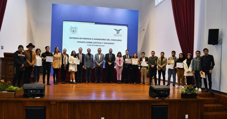 Entregan en la UNACH premios a ganadores del “Concurso de Ensayo sobre Justicia y Sociedad”