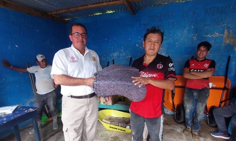 PROTECCIÓN CIVIL ENTREGA HERRAMIENTAS AL COMITÉ DEL CANTÓN CHICHARRAS