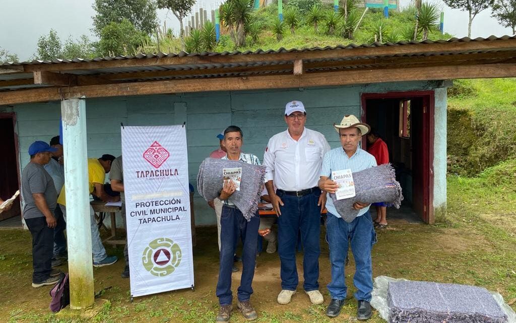 PROTECCIÓN CIVIL ENTREGA AYUDA HUMANITARIA EN BARRIO SAN ANTONIO