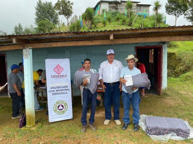 PROTECCIÓN CIVIL ENTREGA AYUDA HUMANITARIA EN BARRIO SAN ANTONIO