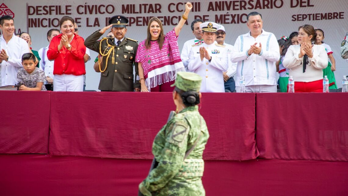 PRESIDE ROSY URBINA DESFILE CÍVICO-MILITAR CON MOTIVO DEL 213 ANIVERSARIO DEL INICIO DE LA INDEPENDENCIA DE MÉXICO