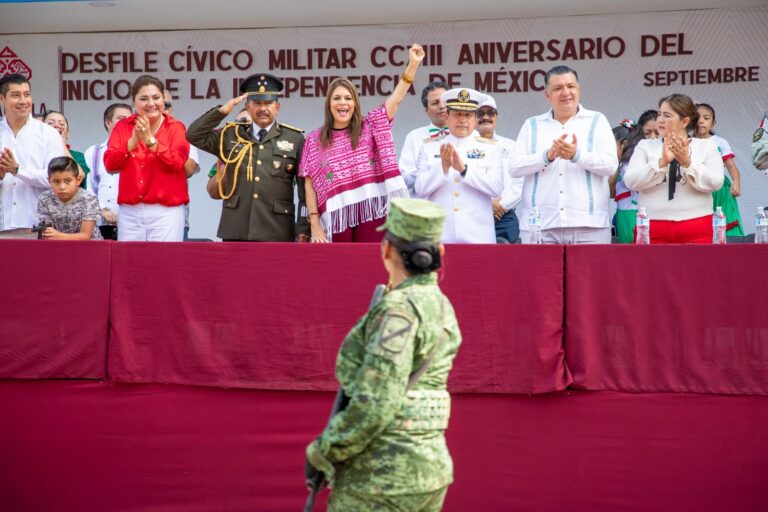 PRESIDE ROSY URBINA DESFILE CÍVICO-MILITAR CON MOTIVO DEL 213 ANIVERSARIO DEL INICIO DE LA INDEPENDENCIA DE MÉXICO