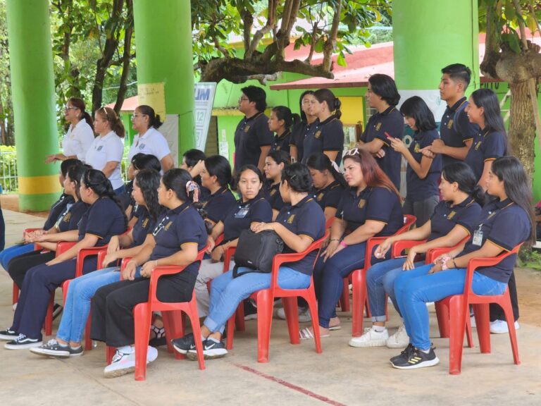 Realizan estudiantes y docentes de la UNACH UVD sobre salud mental en escuela de nivel medio superior