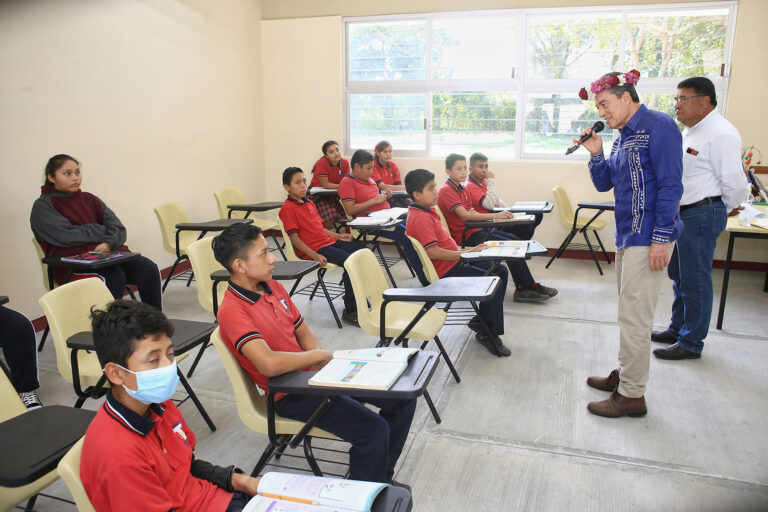 Rutilio Escandón inauguró infraestructura educativa en Escuela Telesecundaria No. 149 de Ocozocoautla