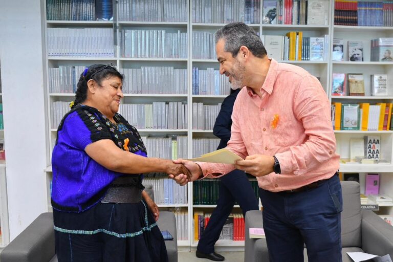 Presenta UNACH el libro “Trecientas hormigas” de la escritora, intérprete y traductora, Juana María Ruiz Ortiz