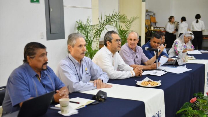 Atestigua rector de la UNACH Carlos Faustino Natarén Nandayapa Asamblea donde se elige a Mesa Directiva de la AMEAS