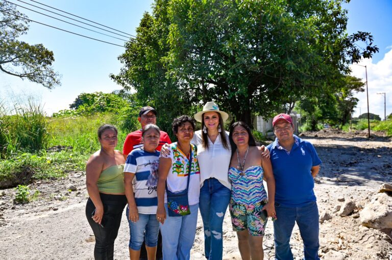 SUPERVISA ROSY URBINA AVANCE DE PAVIMENTACIÓN HIDRÁULICA EN FRACCIONAMIENTO UNIVERSO-LOS LLANES